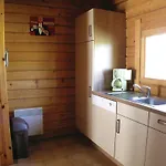 2 Bedroom Awesome In Σπίτι διακοπών *