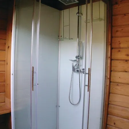 2 Bedroom Awesome In Prázdninový dům